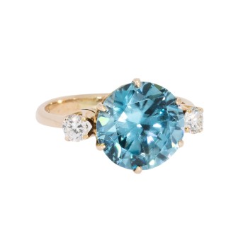 Graziler Ring mit feinem Naturzirkon 5,3 ct. und  2 Brillanten zus. 0,20 ct.