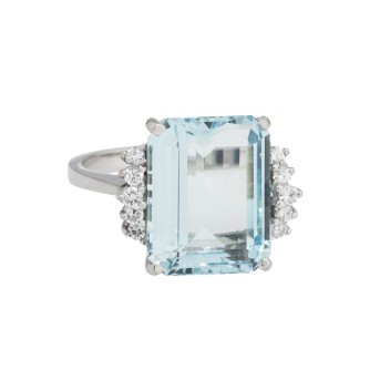 Ring mit feinem Aquamarin und Brillanten