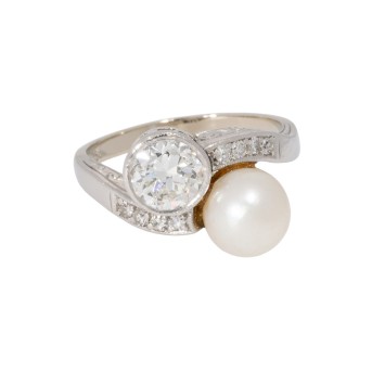 Ring mit Akoyaperle und Diamant