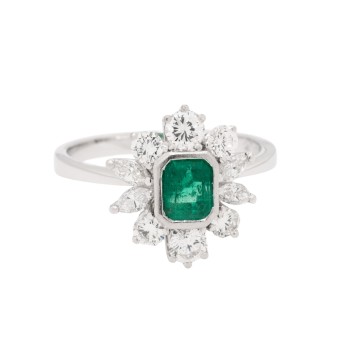 Ring mit Smaragd ca. 0,86 ct und Diamanten,