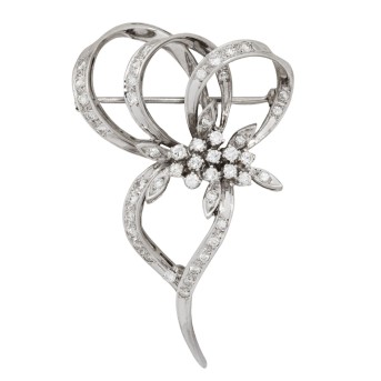 Feine Brosche der 1970er Jahre mit Brillanten zus. ca. 2,1 ct. 