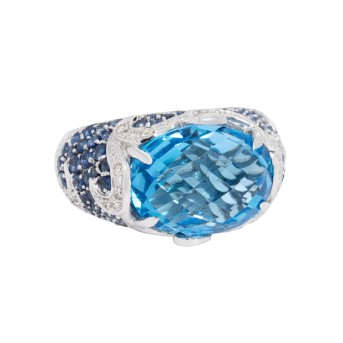 Ring mit Blautopas, Saphiren und Diamanten