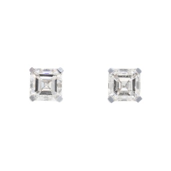Ohrstecker mit Diamanten im quadratischen Smaragdschliff, zus. 1,11 ct.