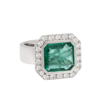 Ring mit Smaragd von ca. 5 ct,