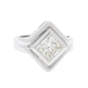 Extravaganter Ring mit 1  Princess-Diamant 2,33 ct.