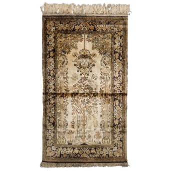 Orientteppich. "Feiner Gebetsteppich mit Vasen- und Lebensbaummotiv" 2. Hälfte 20. Jahrhundert. 135x78 cm.