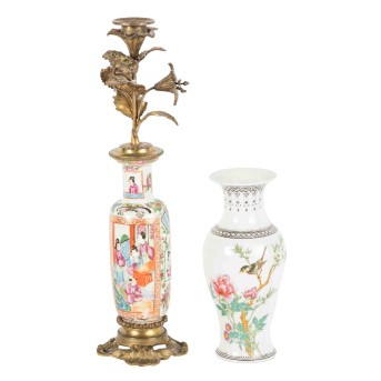 Kerzenleuchter und Vase im Famille-Rose-Stil. CHINA, 19. und 20. Jh.