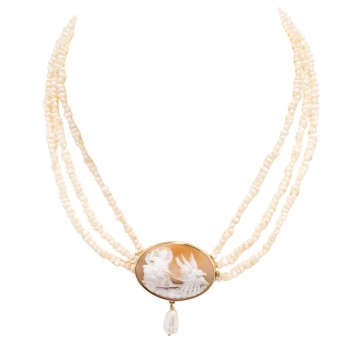 Collier de Chien mit ovaler Muschelkamee