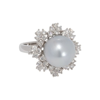 Ring mit silbergrauer Tahitiperle und Brillanten