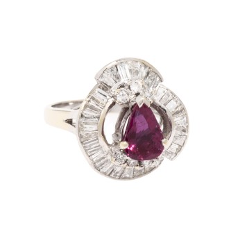 Ring mit Rubintropfen ca. 1,1 ct und Diamanten