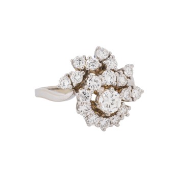 L.C. KÖHLER L.C. KÖHLER Ring mit 19 Brillanten zus. ca. 1,8 ct,