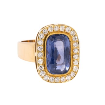 Ring mit Saphir von ca. 4,2 ct entouriert von Diamanten