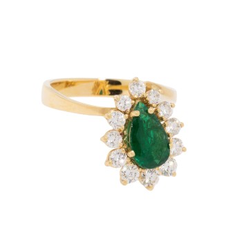 Ring mit Smaragdtropfen entouriert von Brillanten