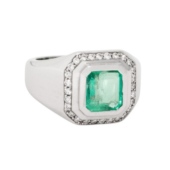 Klassischer Ring mit 1 feinen Smaragd 2,4 ct. und Brillanten zus. 0,35 ct,