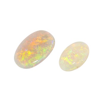 2 lose Opalcabochons,