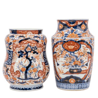 2 Vasen aus Porzellan mit Imari-Dekor. JAPAN, Meiji-Zeit (1868-1912),