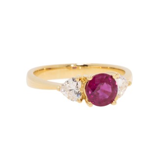 Ring mit Rubin ca. 1 ct und 2 Diamanten,