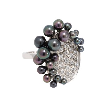 Ring mit Perlen und Brillanten