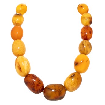 Collier aus Bernstein-Oliven im Verlauf