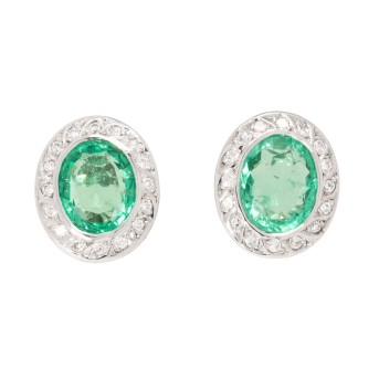 Ohrstecker mit feinen Smaragden zus. 3,64 ct, umrahmt mit Brillanten