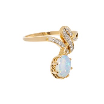 Ring mit Opal und Brillanten von zus. ca. 0,15 ct,