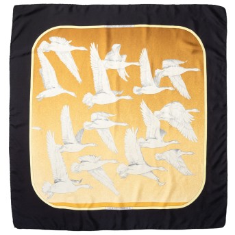 HERMÈS HERMÈS Seidencarré 'OISEAUX MIGRATEURS'.