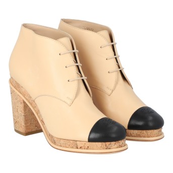 CHANEL Stiefeletten 'CAP-TOE PLATFORM BOOTIES CC', Gr. 39.