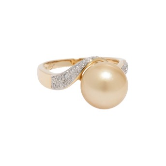 Ring mit goldener Südseeperle und Brillanten