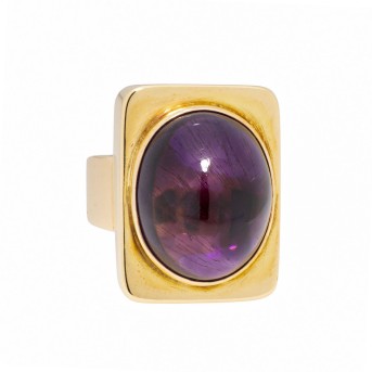 Ring mit ovalem Amethystcabochon