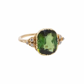 Ring mit grünem Turmalin und Diamantrosen
