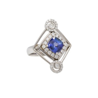 Ring mit feinem Tansanit und Brillanten zus. ca. 0,7 ct,