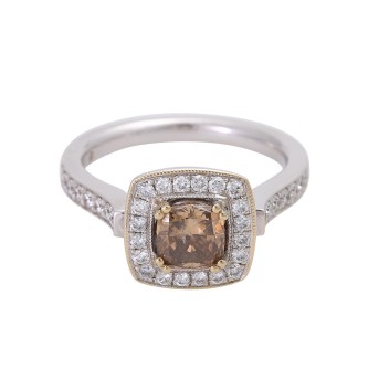Hochfeiner Damenring. Bes. mit 1 Diam.-Cushion ca. 0,85 ct. NATURAL FANCY BROWN u. Diam.-Brill. zus. ca. 0,50 ct. TW/VSI.
