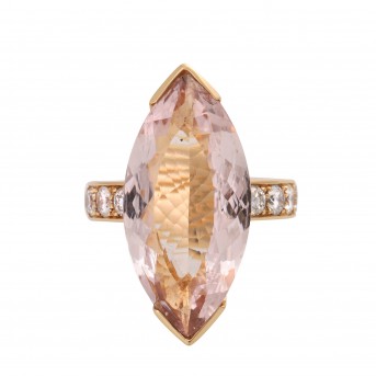 Lady's ring, decorated with 1 morganite 17.09 cts. and diam. brill. in total approx. 1.01 cts. TW/VSI. RG 56