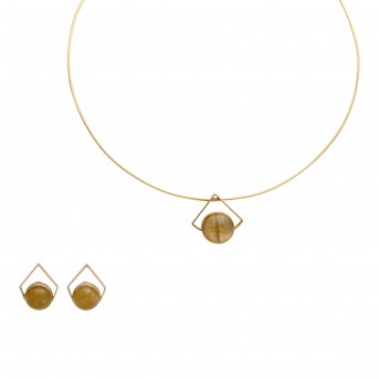 Set: Pendant on choker and pair of clip ear studs, each with a rutilated quartz cat's eye,