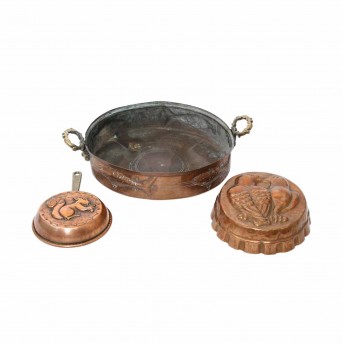 THREE BAKING DISHES OR PANS, ANIMAL SHAPES