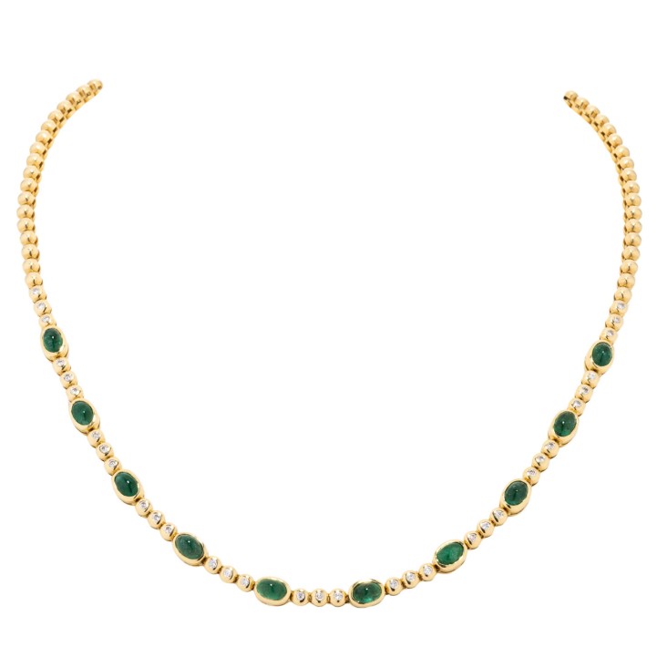 Collier, besetzt mit 10 Smaragdcab. 33 Brillanten zus. ca. 0,60ct. FW/VSi.  