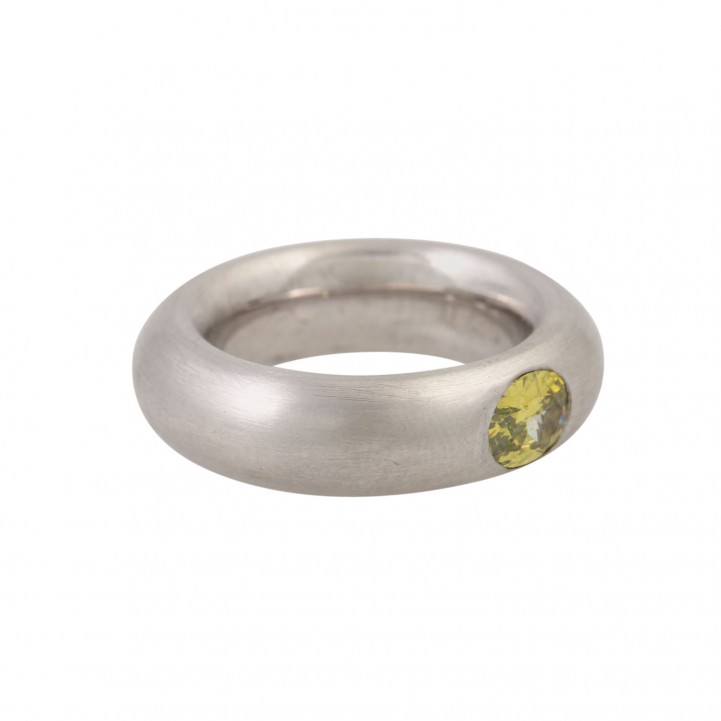 Ring mit oval facettiertem Diamant von 0,56 ct (graviert), 