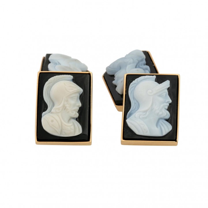 Pair of cufflinks, gem of onyx layered agate, depicting a Greek ancient warrior, 