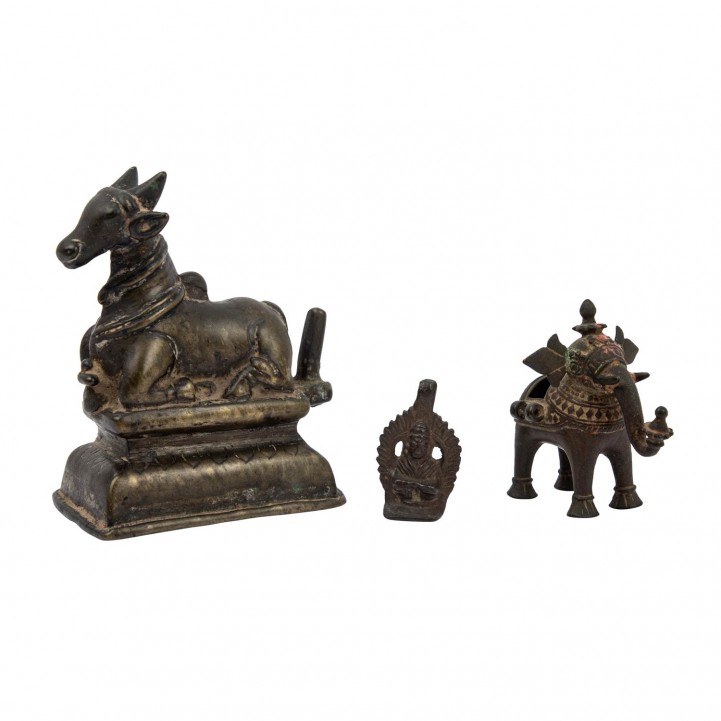 3 Kleinteile aus Messing und Bronze. INDIEN, 19./20. Jh.: 