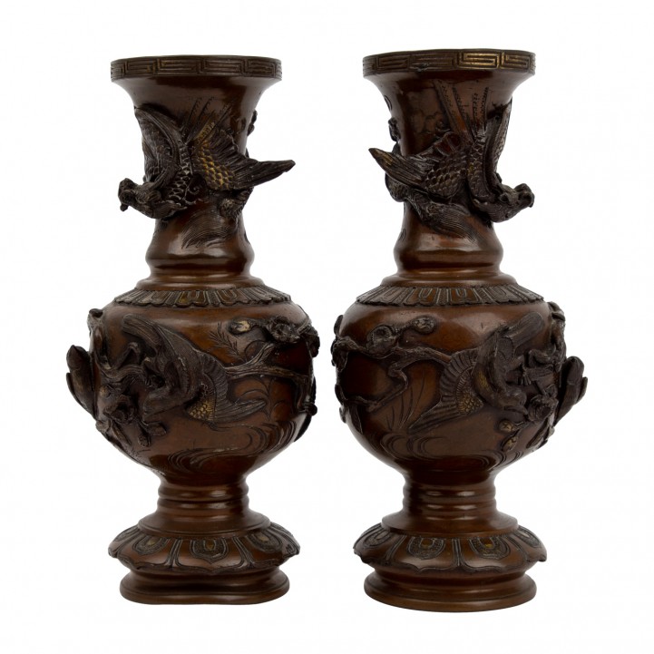 Paar feine Vasen aus Bronze. JAPAN, Meiji-Periode (1868-1912). 