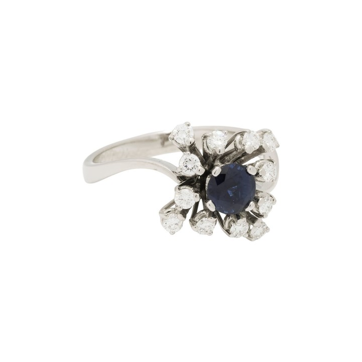 Ring mit Saphir und 12 Brillanten 
