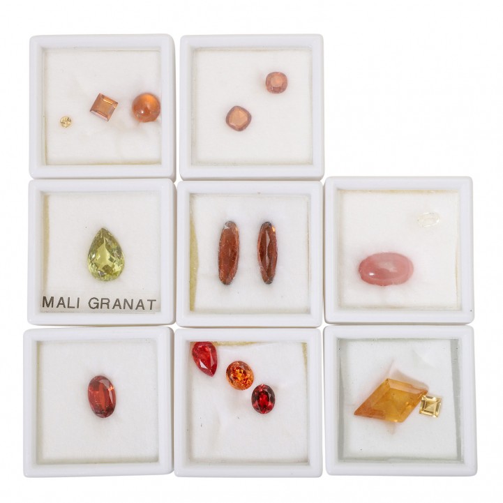 Set of 16 garnets of total approx. 44 ct,  