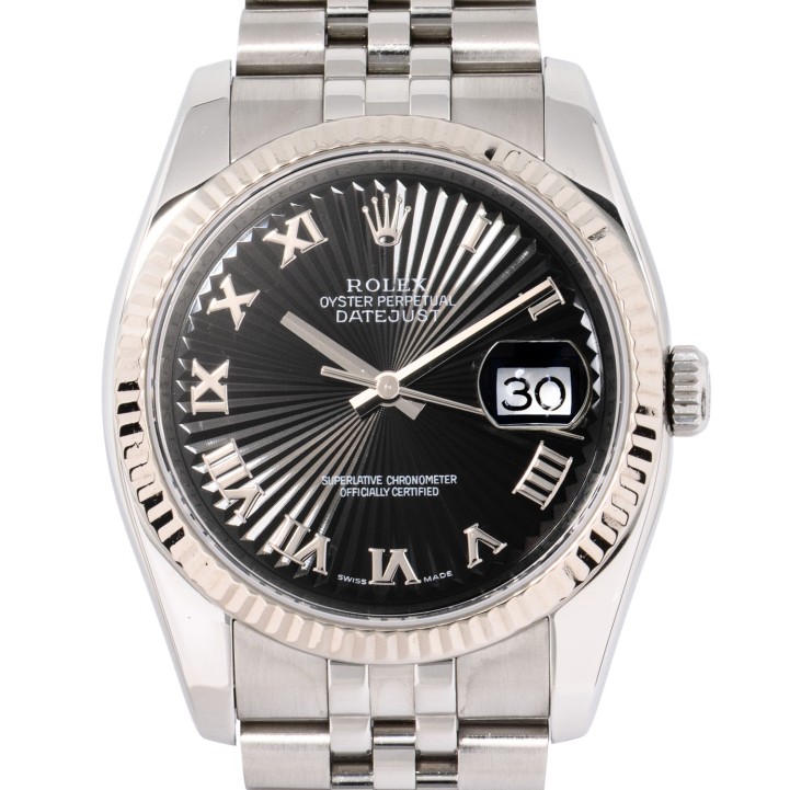 ROLEX Datejust 36 'Black Sunbeam Dial' Ref 116234 Herrenuhr. LC100. Box und Papiere.  