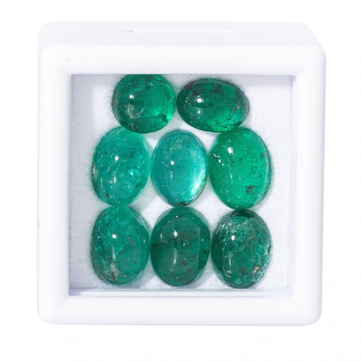 Konvolut von 8 Smaragd-Cabochons von zus. ca. 10,8 ct,  