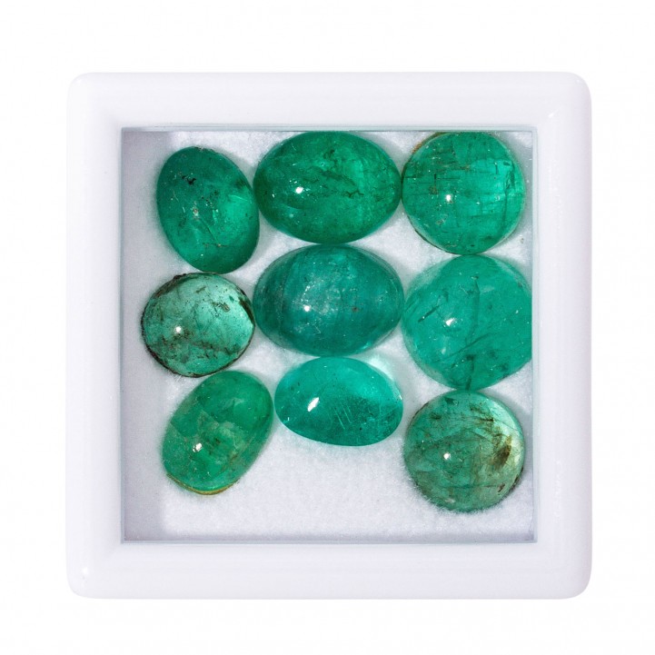 Mixed lot of 9 emerald cabochons totaling approx. 10.6 ct,  