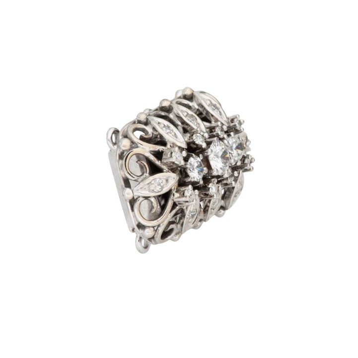 Clasp with 3 diamonds  