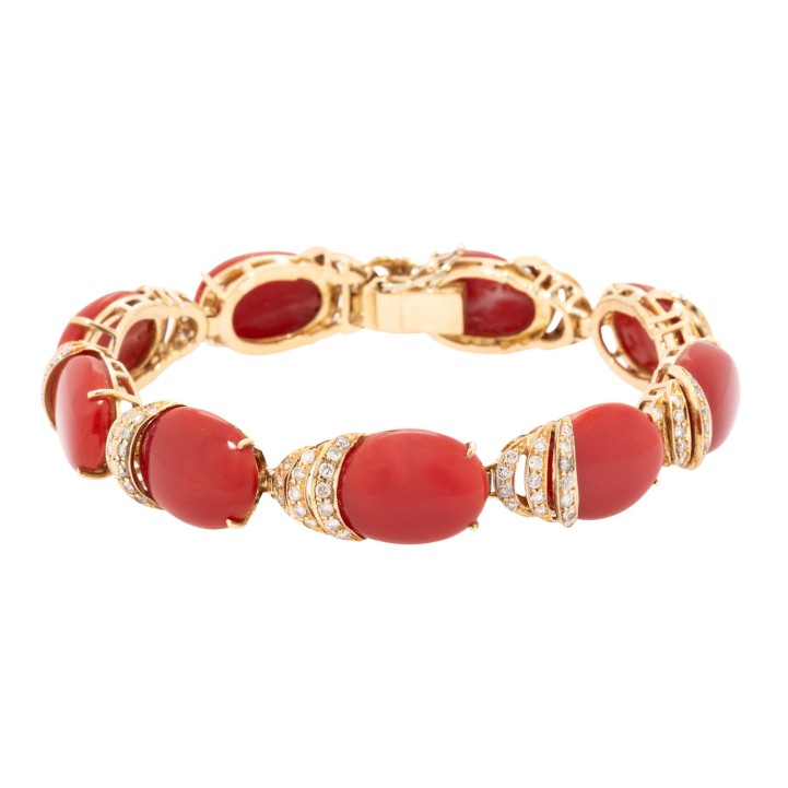 Armband mit 9 feinen Moro-Edelkorallen und 159 Brillanten 