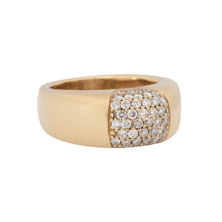 Ring mit 52 pavé gefaßten Brillanten, 