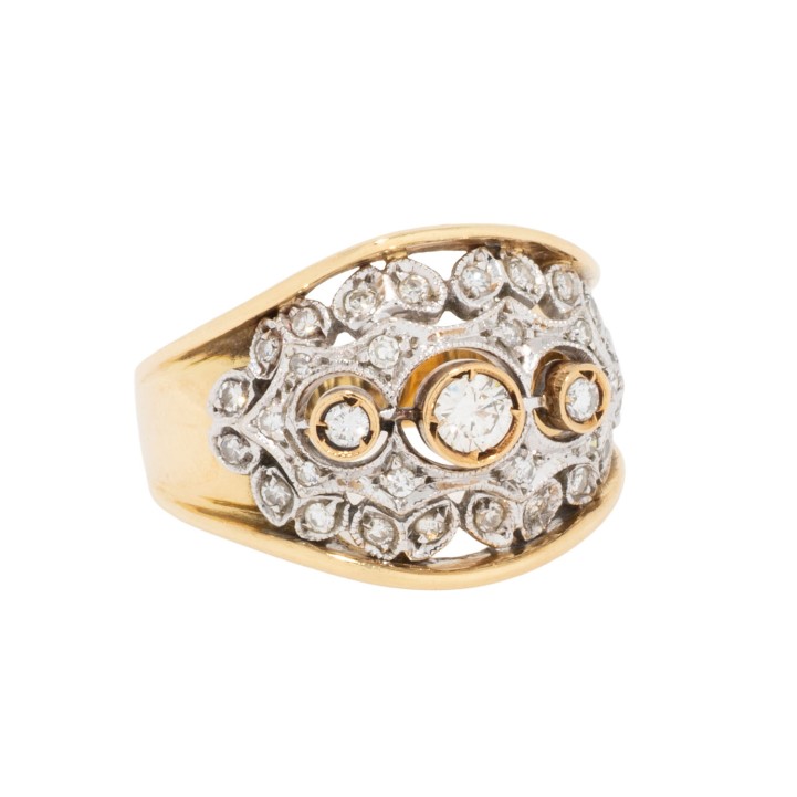 Ring mit 3 Brillanten und 30 Achtkantdiamanten 