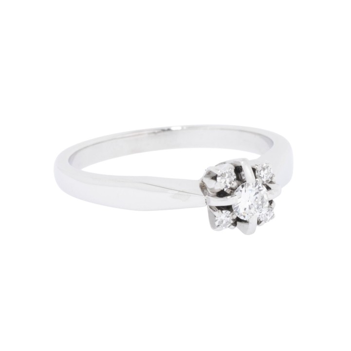 Solitärring mit Brillant und 4 Achtkantdiamanten, 